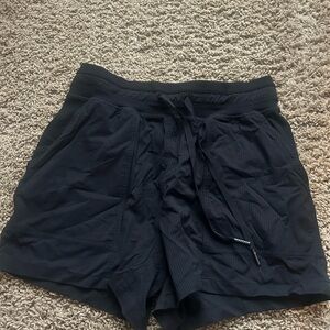 lululemon black dance studio shorts 3.5”
only worn a few times!!